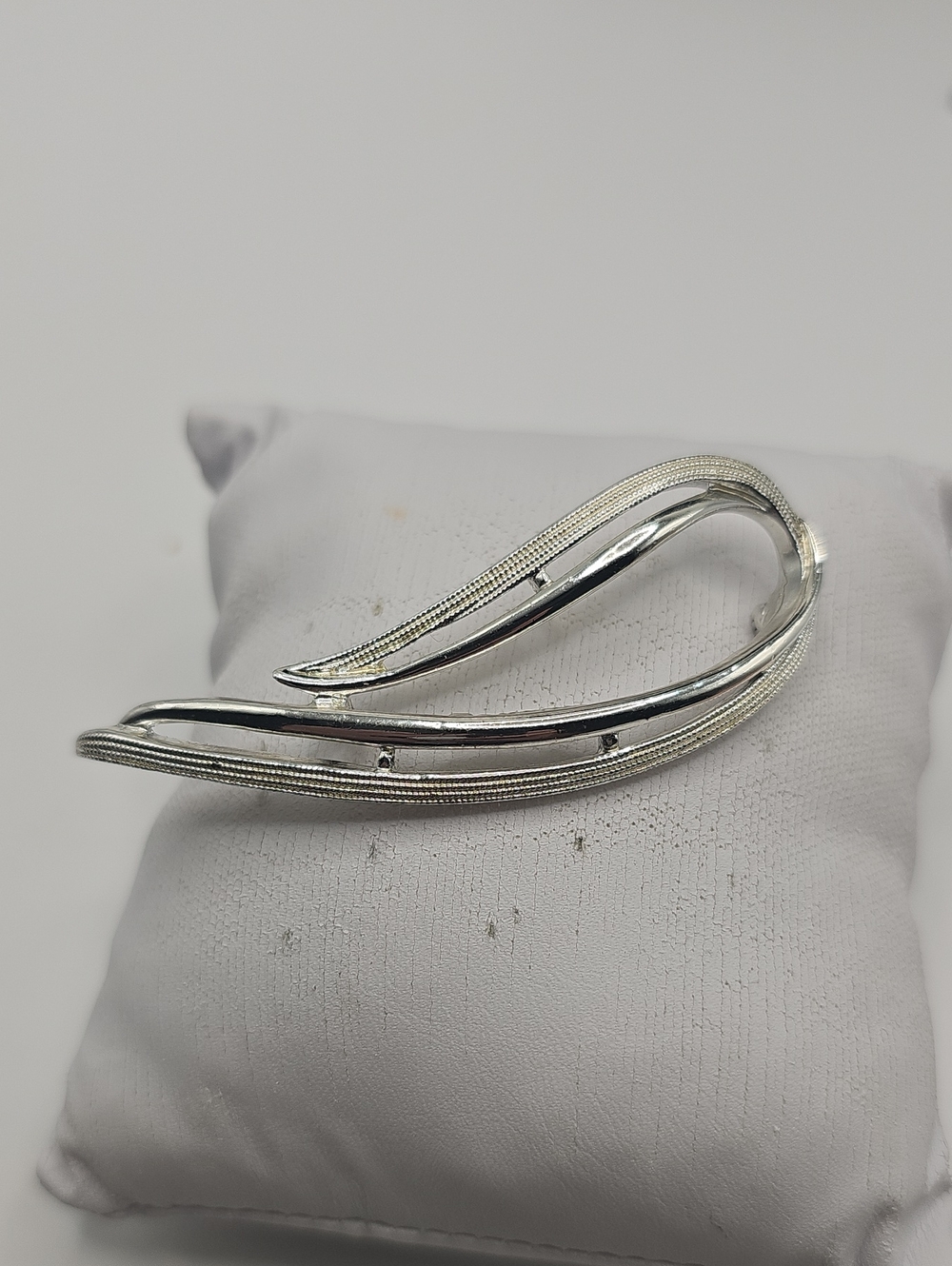 Sara Cov. Vintage Silver Tone Curved Pin. 1958- Women Accessories